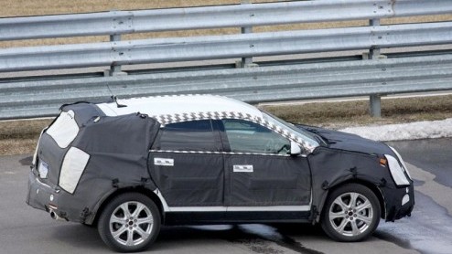 Cadillac timmert weer aan de weg werkt aan een compacte SUV, de BRX. Deze nieuwkomer staat voor 2010 gepland, maar we kunnen de eerste gecamoufleerde beelden laten zien.