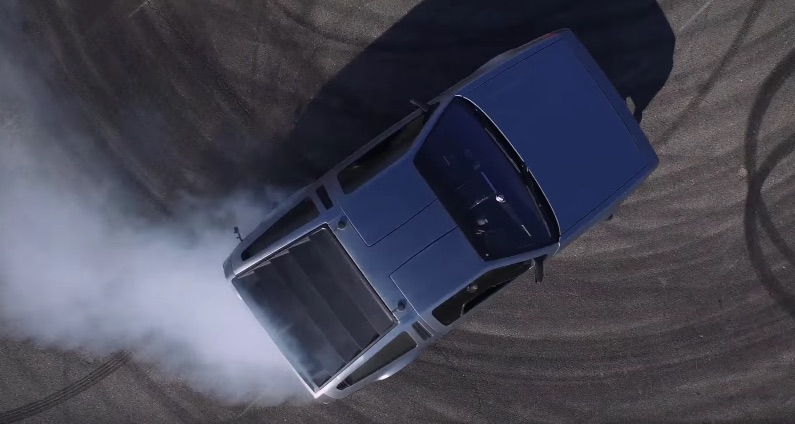 Marty is de zelfrijdende DeLorean DMC-12 uit de film Back to the Future.