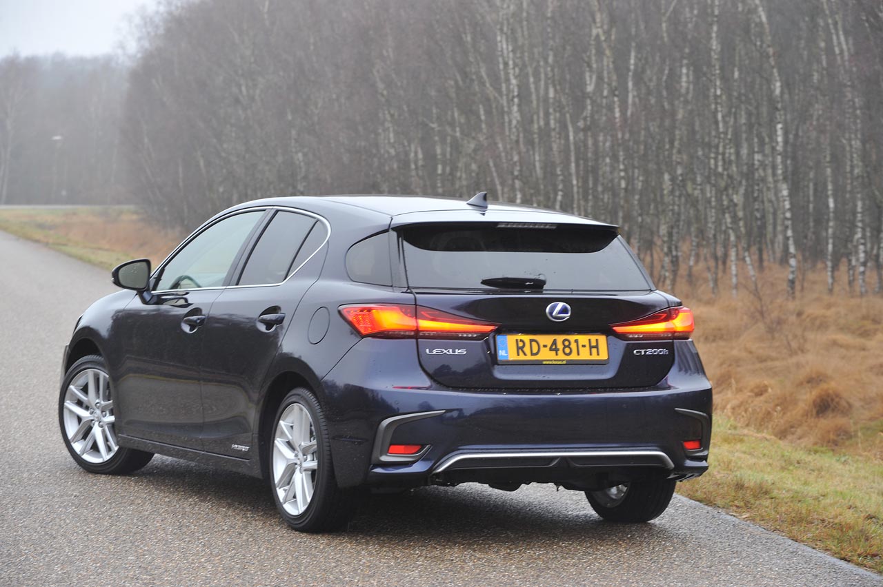 Lexus geeft de CT 200h nog een keer een facelift om het model nog even actueel te houden.