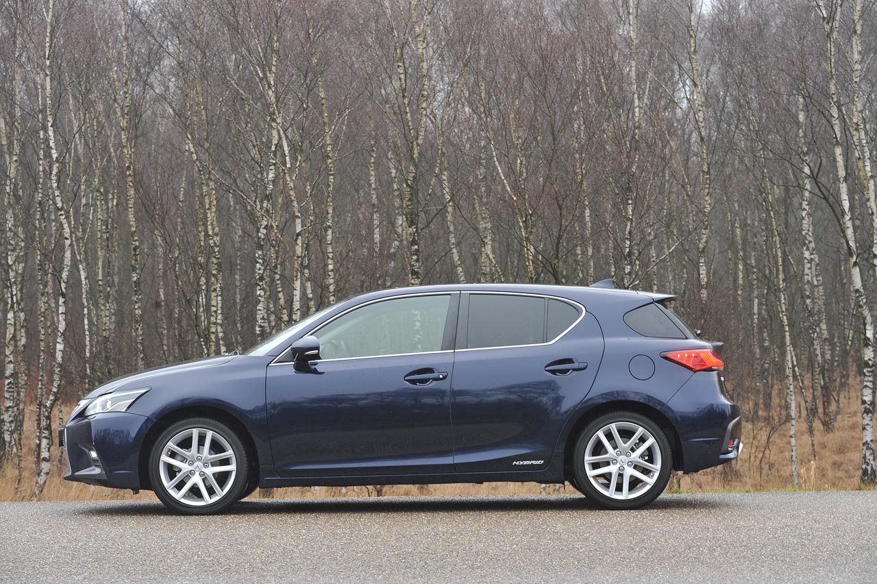 Lexus geeft de CT 200h nog een keer een facelift om het model nog even actueel te houden.