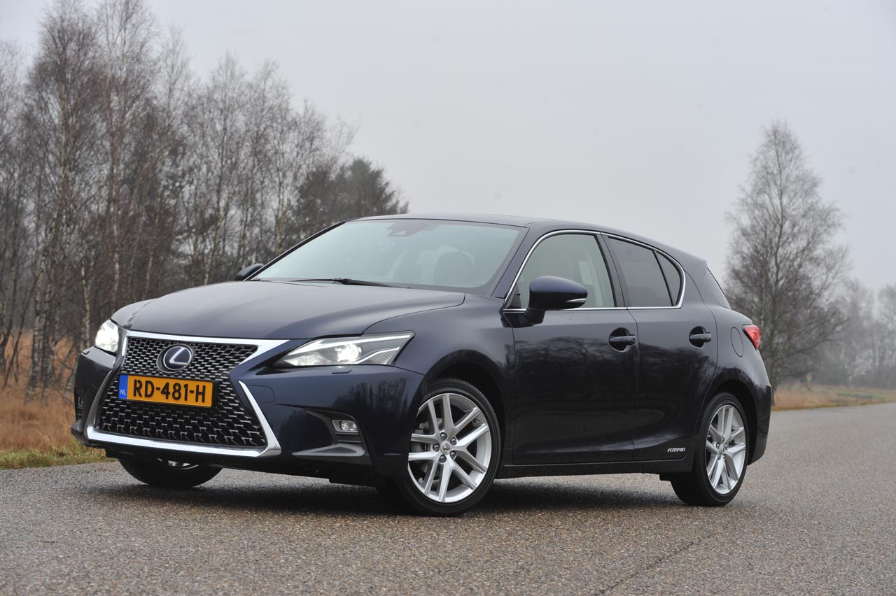 Lexus geeft de CT 200h nog een keer een facelift om het model nog even actueel te houden.