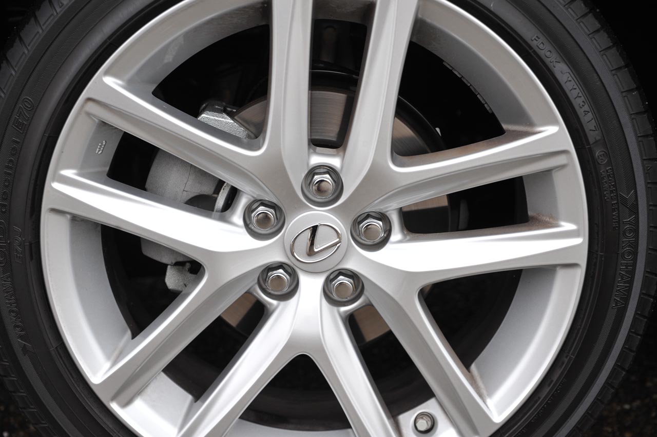 Lexus geeft de CT 200h nog een keer een facelift om het model nog even actueel te houden.