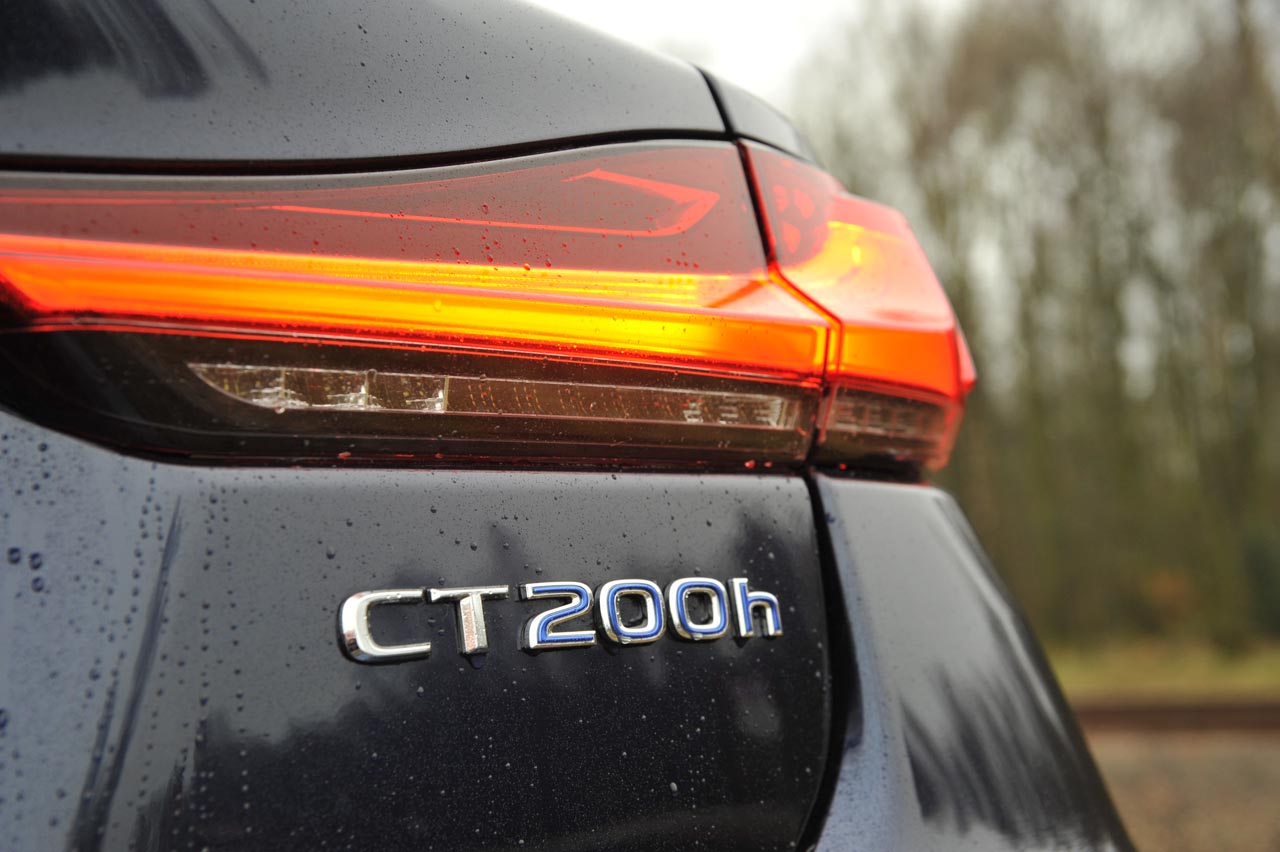 Lexus geeft de CT 200h nog een keer een facelift om het model nog even actueel te houden.