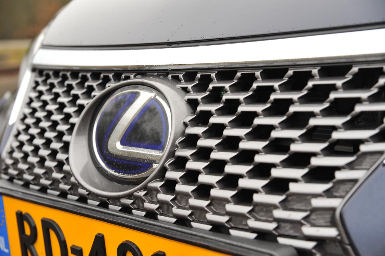 Lexus geeft de CT 200h nog een keer een facelift om het model nog even actueel te houden.