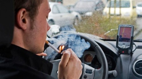 Belgen voelen wel wat voor een rookverbod in de auto. Liefst 67 procent is voorstander van een dergelijk rookverbod.