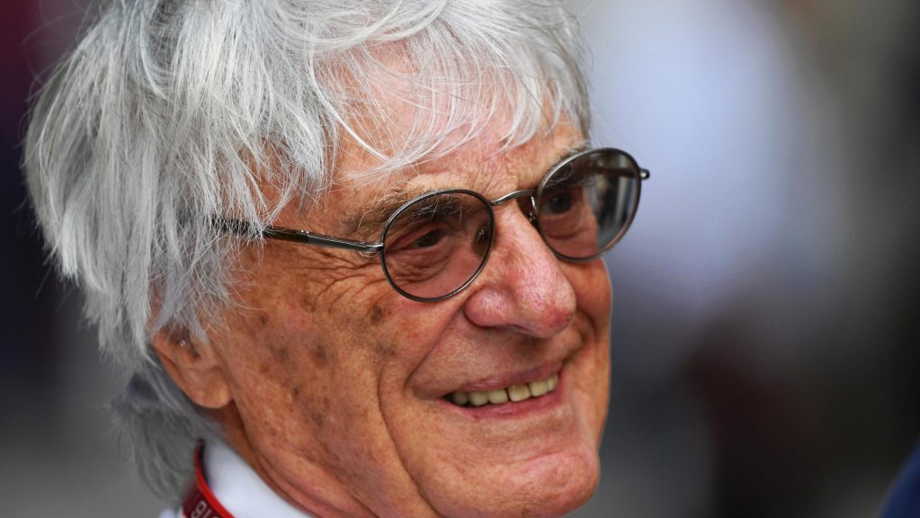 Formule 1-baas Bernie Ecclestone heeft bekendgemaakt dat hij stopt als voorzitter van de sport. Hij zal worden vervangen door Chase Carey van Liberty Media, de nieuwe eigenaar van de Formula 1 Group.