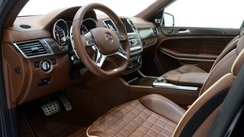 BRABUS 700 GR Widestar is opgestookte GL 63 AMG met 690 pk en 960 Newtonmeter. Topsnelheid 300 km/u.