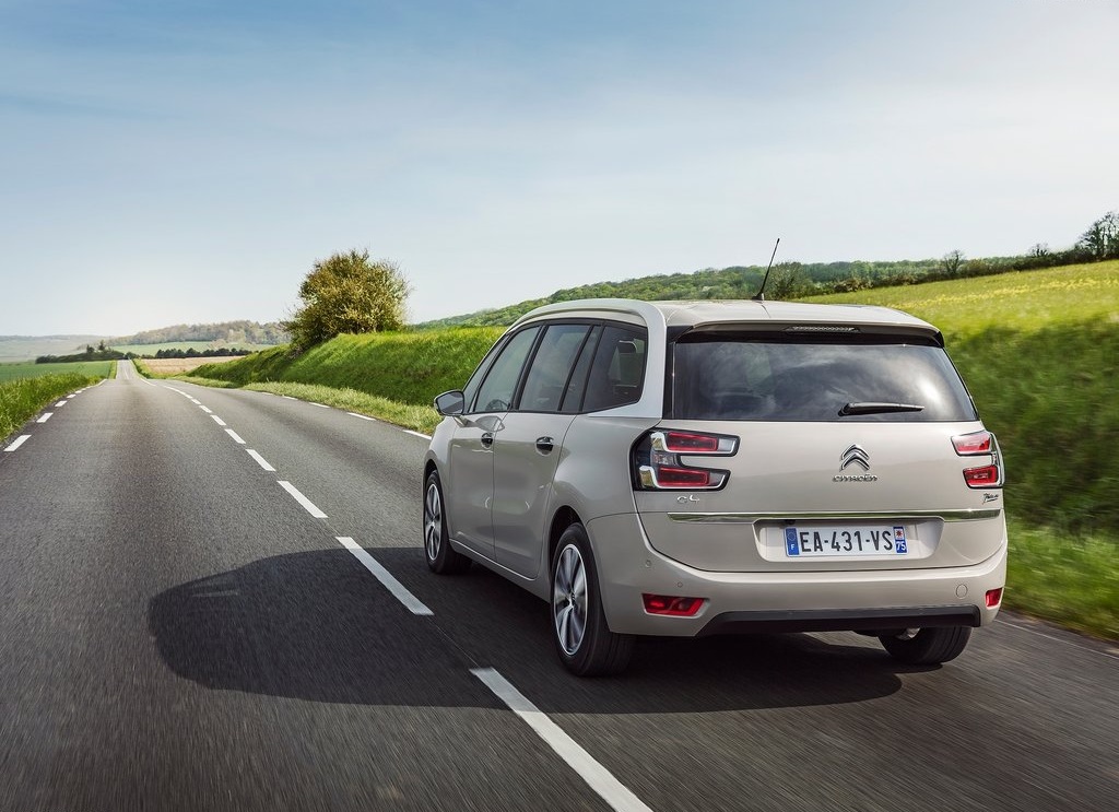 Recent ondergingen de Citron C4 Picasso en grotere broer Grand C4 Picasso een subtiele facelift, waarbij verschillende zaken werden aangepakt. AutoVandaag gaat met de Grand op pad voor een rijtest.