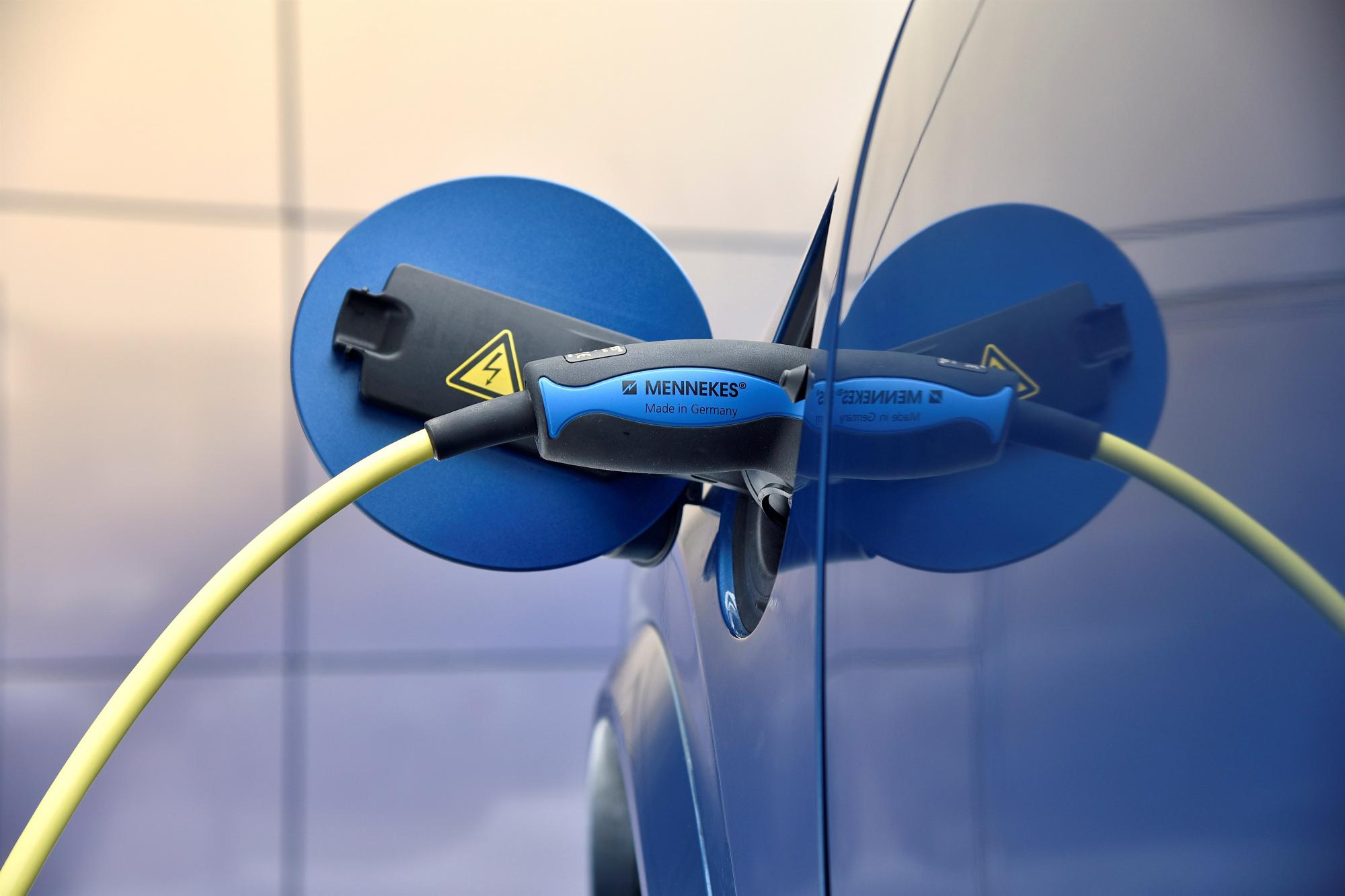 Ook 22% bijtelling voor plug-in hybrides in 2017. Een wijziging in de uitwerking van Autobrief 2 stopt het succes van de plug-in hybride in Nederland vanaf volgend jaar.