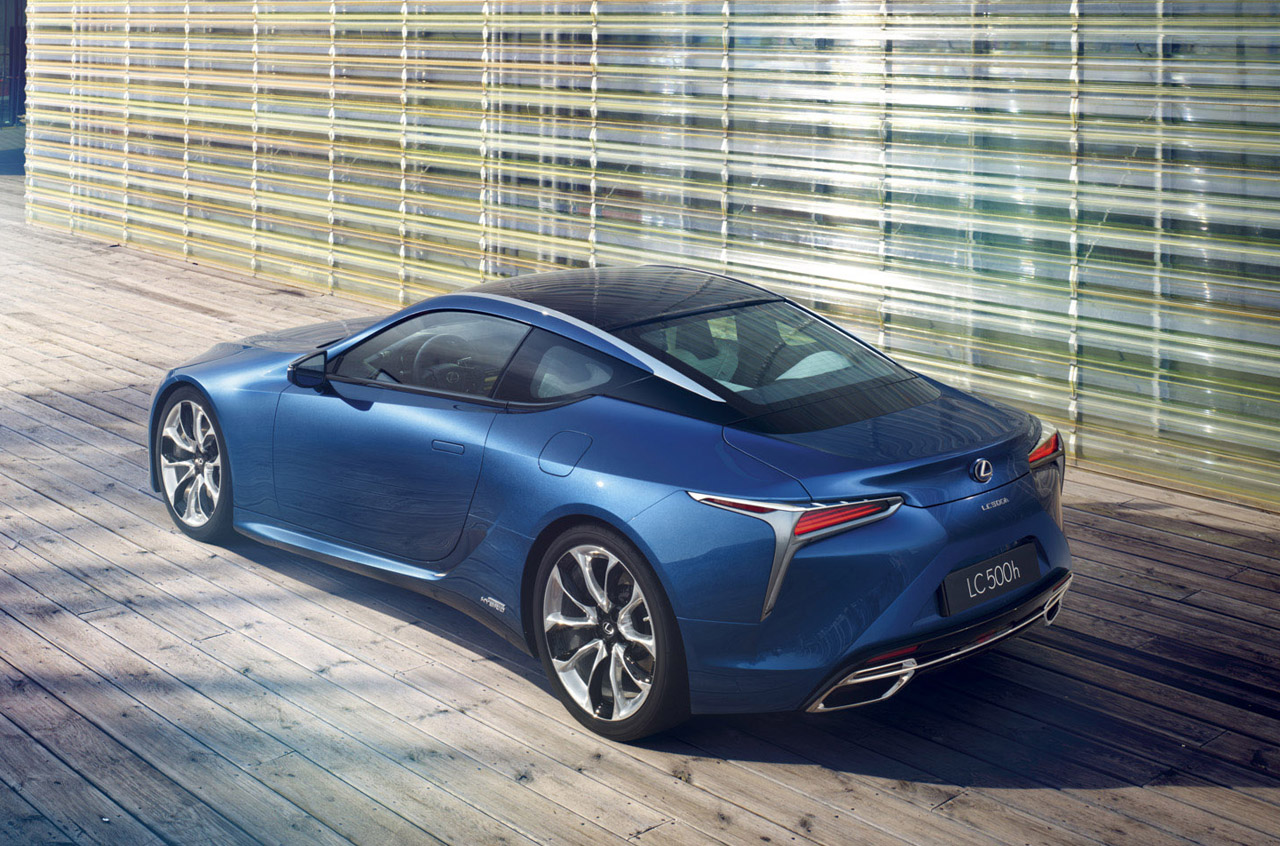 Lexus levert een zeer bijzondere, intens blauwe lak op een speciale editie van de LC 500h.