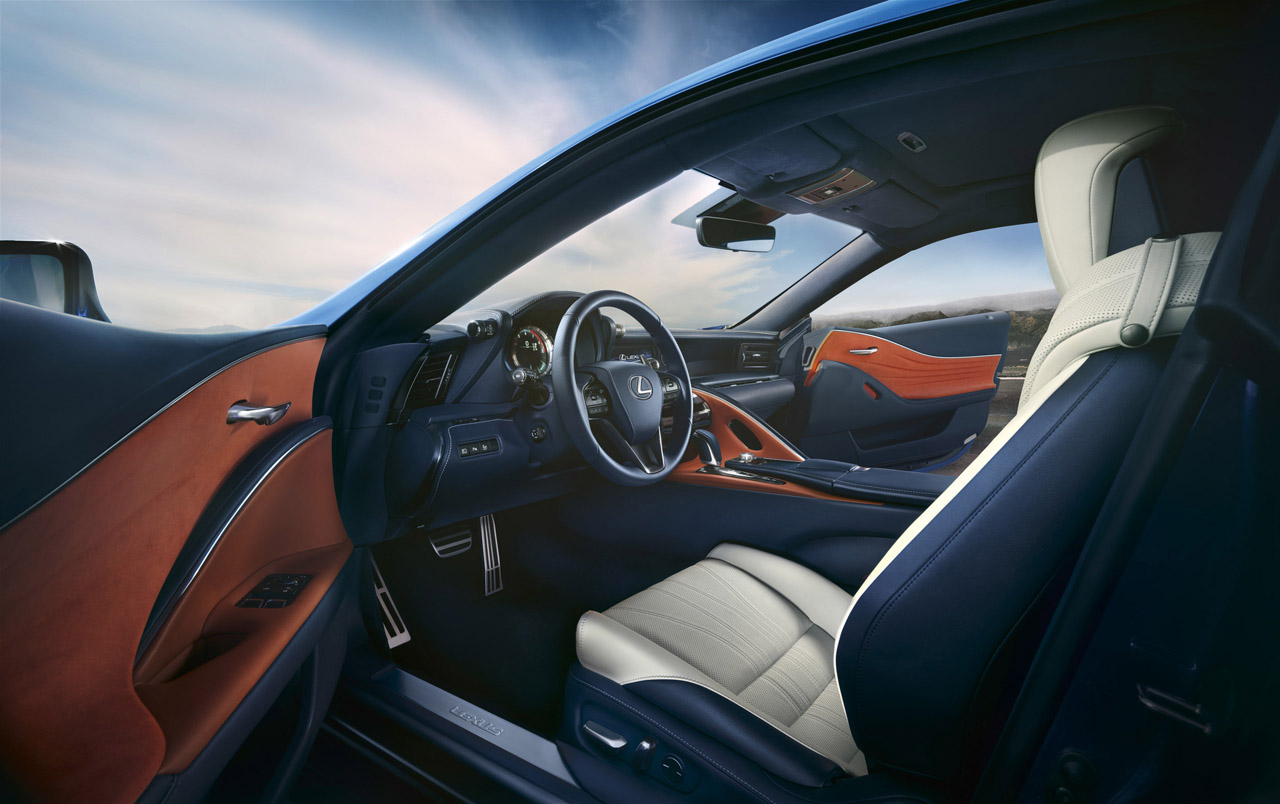 Lexus levert een zeer bijzondere, intens blauwe lak op een speciale editie van de LC 500h.