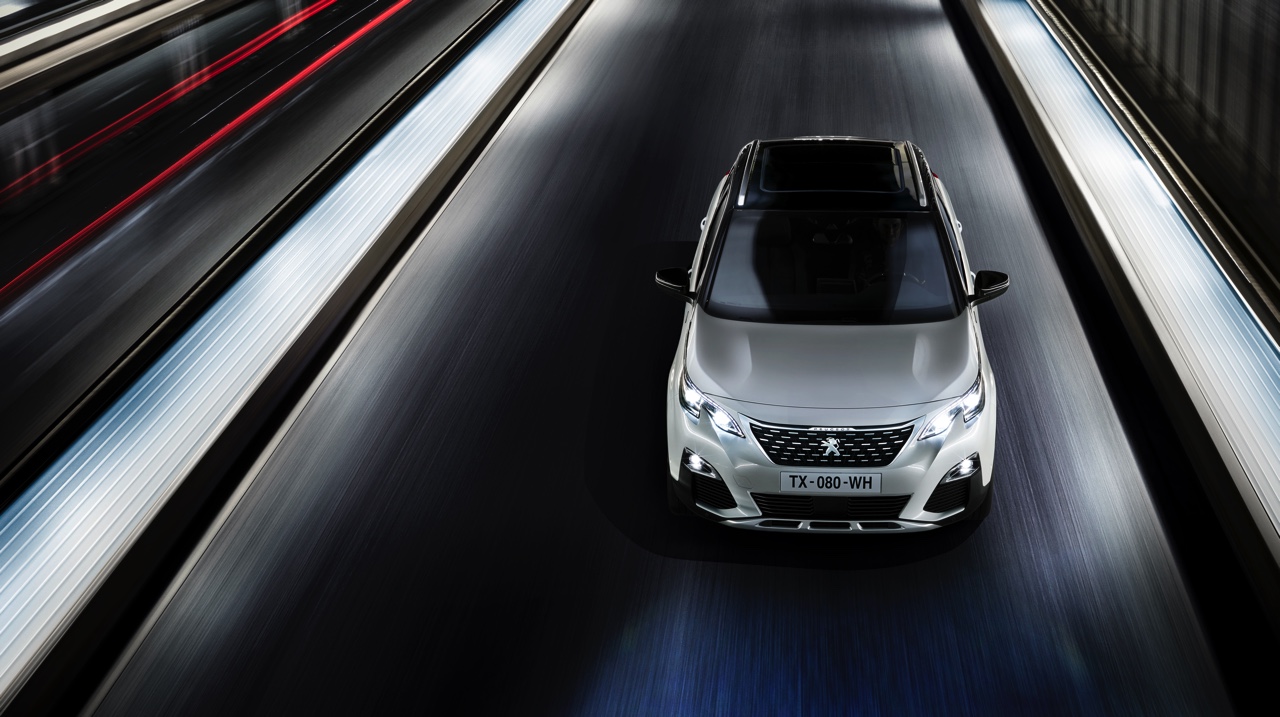 Peugeot 3008 GT en GT Line stellen zich voor. Ze komen in oktober 2016 op de markt net als de andere uitvoeringen van de nieuwe SUV.