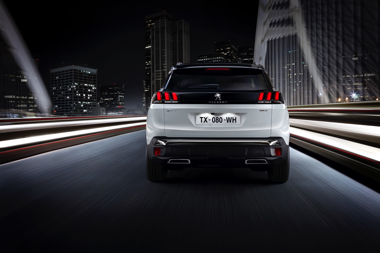 Peugeot 3008 GT en GT Line stellen zich voor. Ze komen in oktober 2016 op de markt net als de andere uitvoeringen van de nieuwe SUV.