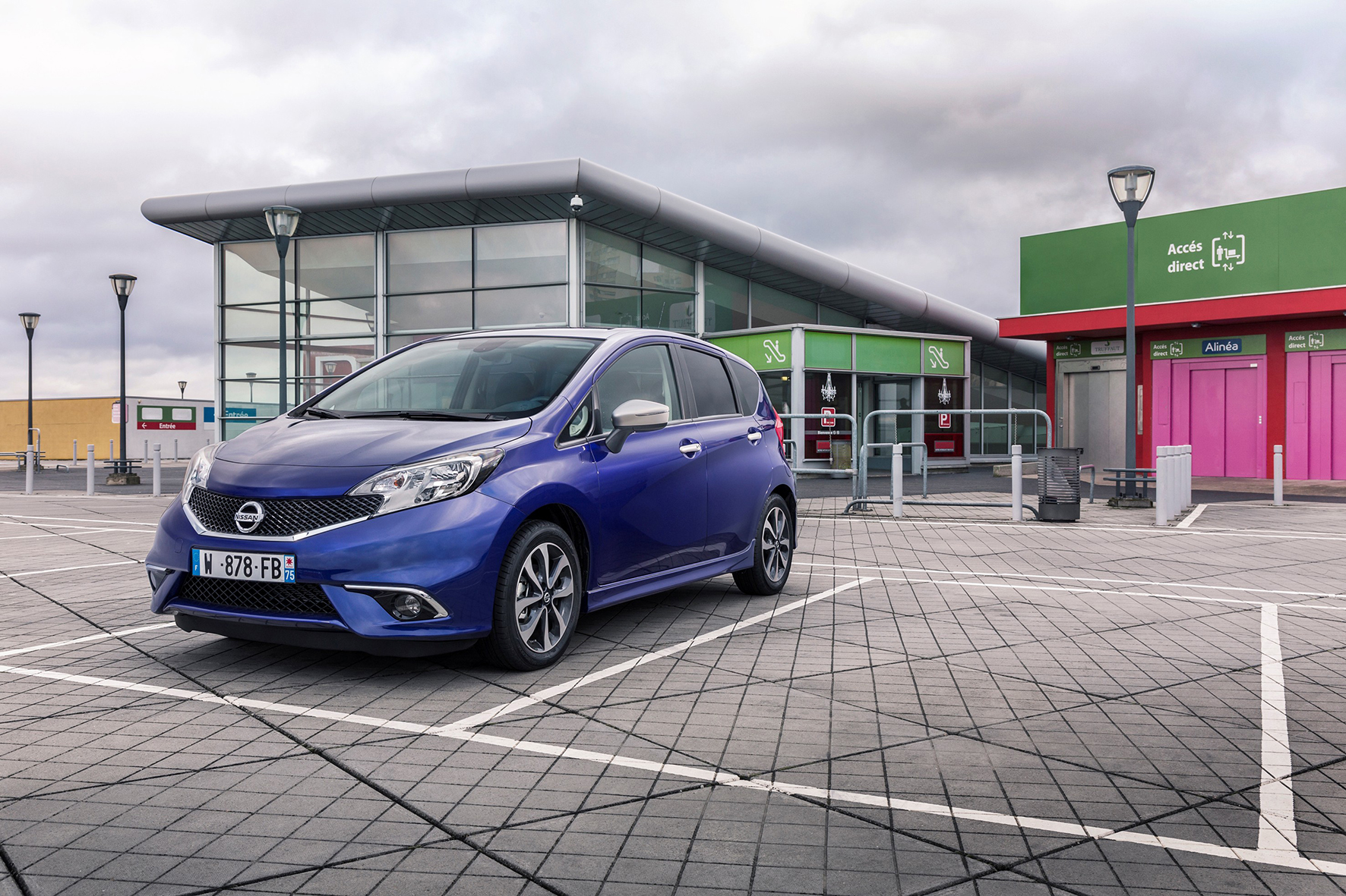 Met de Nissan Note N-TEC combineert Nissan sportieve looks met veel (veiligheids)uitrusting in combinatie met de 1.2 of 1.2 DIG-S motor op benzine.