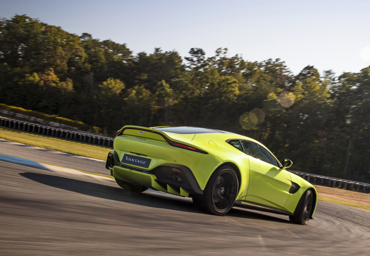 Aston Martin presenteert de nieuwe Vantage coup die in het voorjaar van 2018 leverbaar zal zijn.