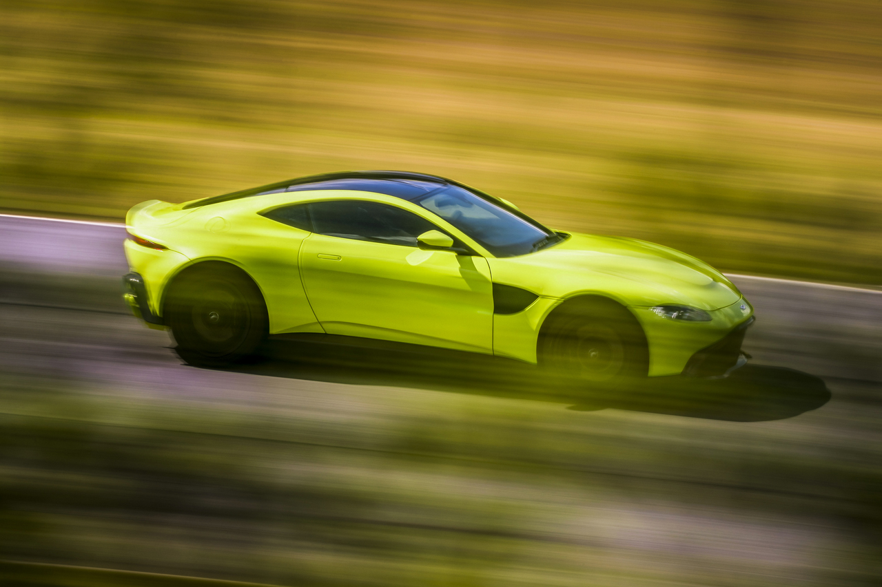 Aston Martin presenteert de nieuwe Vantage coup die in het voorjaar van 2018 leverbaar zal zijn.