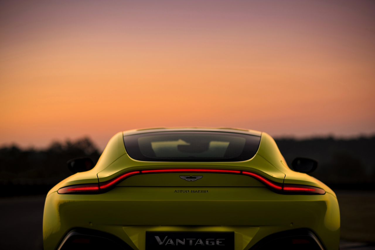 Aston Martin presenteert de nieuwe Vantage coup die in het voorjaar van 2018 leverbaar zal zijn.