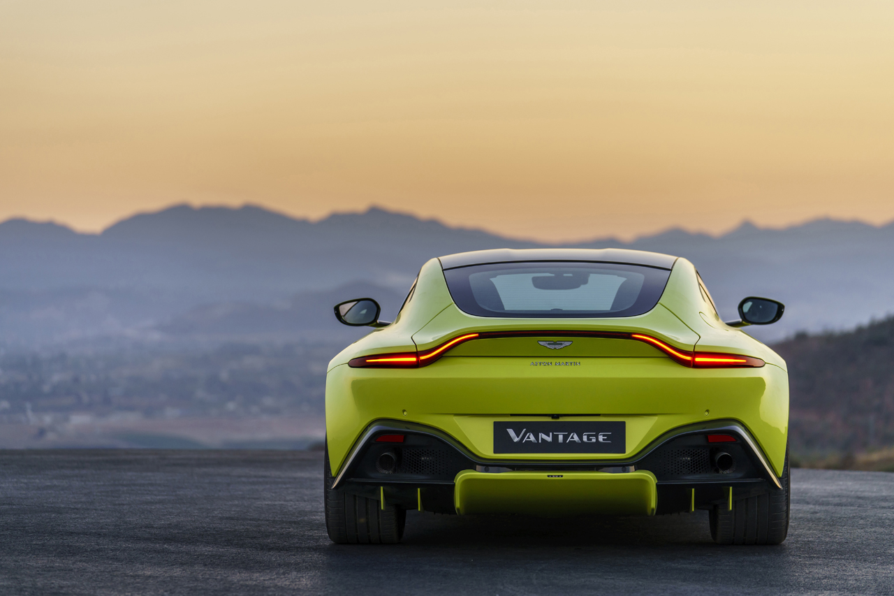 Aston Martin presenteert de nieuwe Vantage coup die in het voorjaar van 2018 leverbaar zal zijn.
