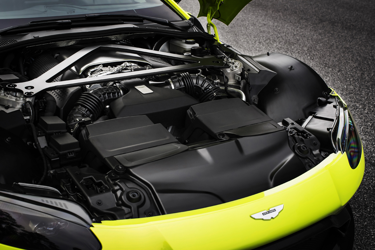 Aston Martin presenteert de nieuwe Vantage coup die in het voorjaar van 2018 leverbaar zal zijn.