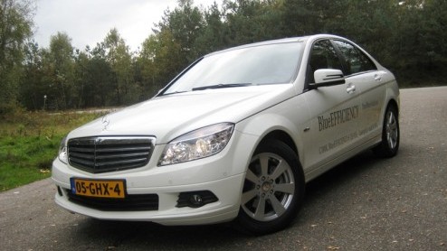 Mercedes introduceerde vorig jaar de nieuwe C-Klasse. Een Benz die meer dynamiek uitstraalt dan voorheen, maar ook zijn comfortabele kanten kent. Onlangs werd het gamma uitgebreid met BlueEFFICIENCY-u