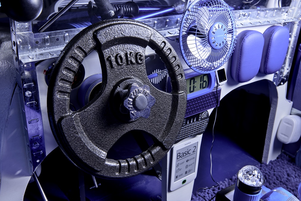 Om haar 18e verjaardag eens goed te vieren introduceert Bol.com haar eigen volledig elektrische auto. De auto is zelfs per direct te bestellen.