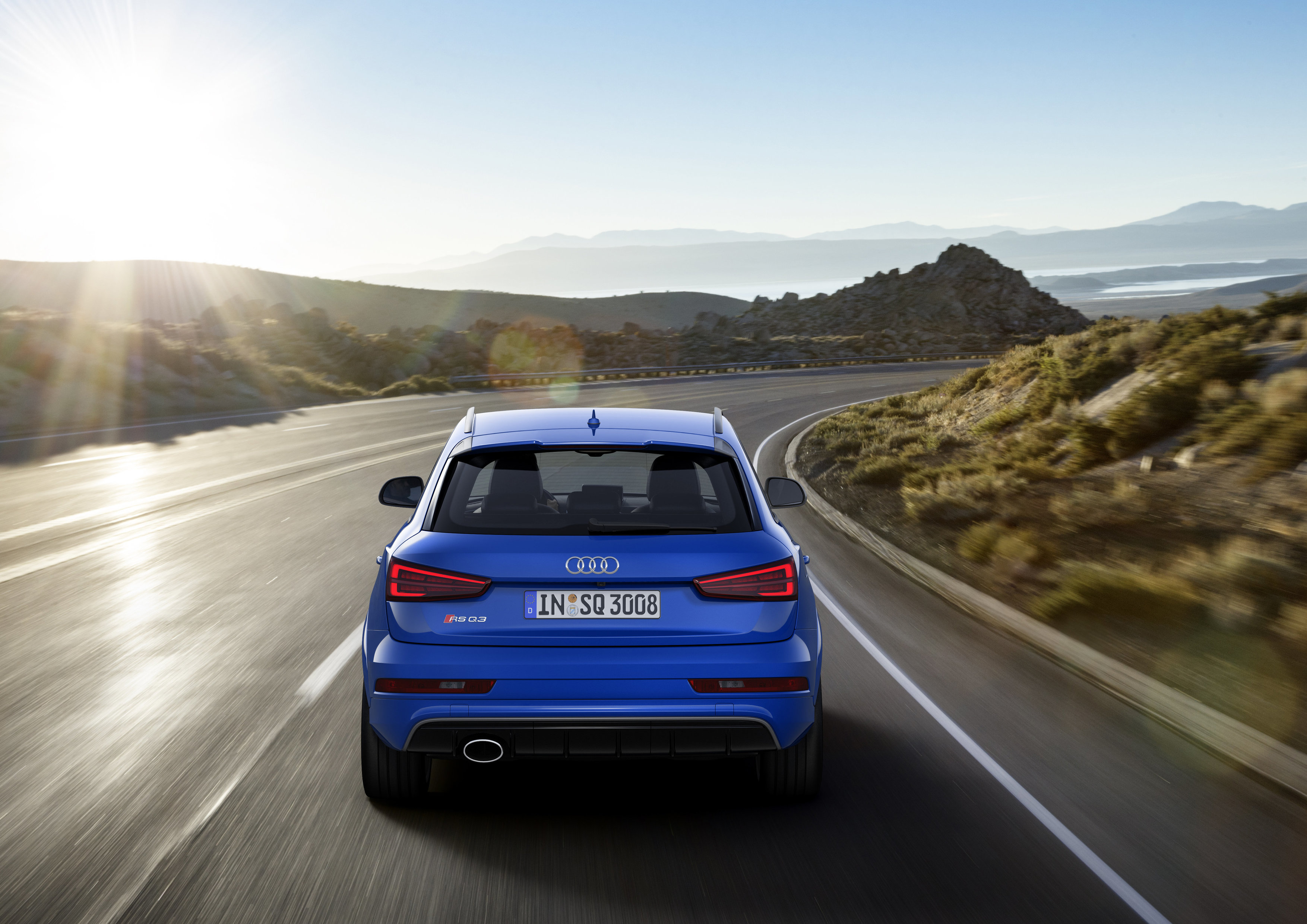 De Audi RS Q3 gaat exclusief als RS Q3 Performance met de tot 367 pk opgestookte 2.5 TFSI motor. De introductie vindt plaats op de Autosalon van Genve 2016.