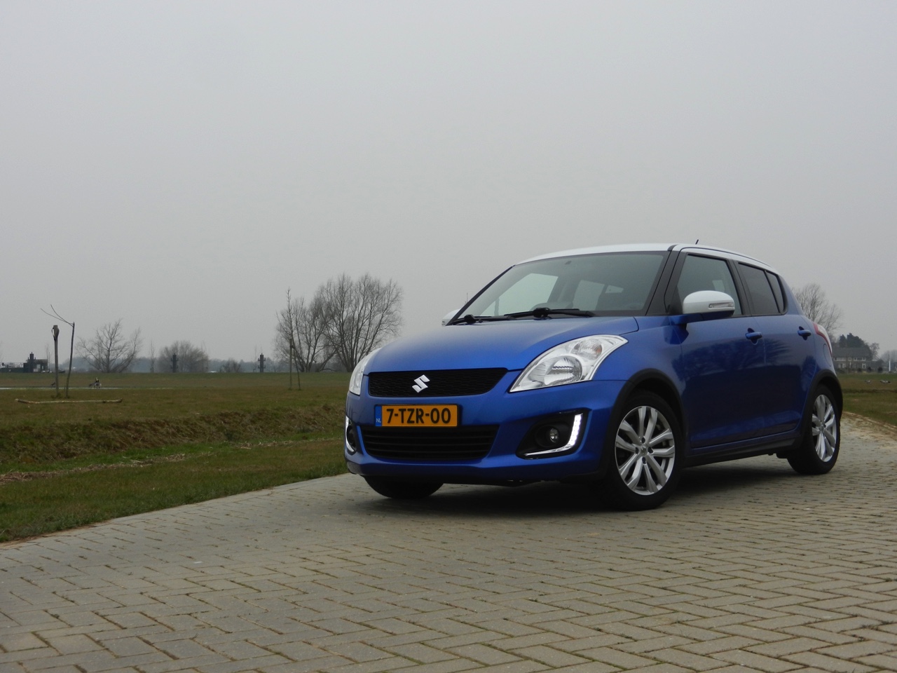 AutoVandaag rijdt met de Suzuki Swift om het werkelijke verbruik van de auto te vergelijken met andere Suzuki-rijders via de gratis Verbruiks-app.