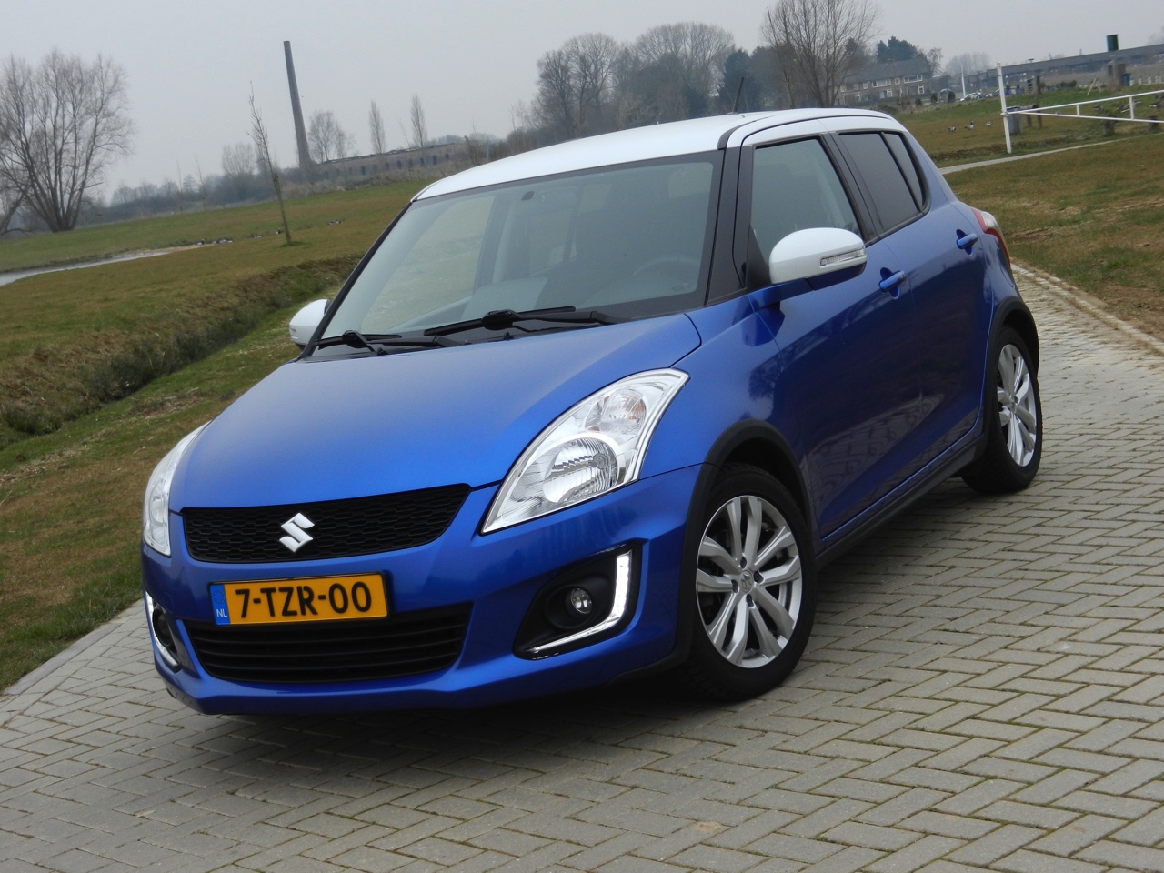AutoVandaag rijdt met de Suzuki Swift om het werkelijke verbruik van de auto te vergelijken met andere Suzuki-rijders via de gratis Verbruiks-app.