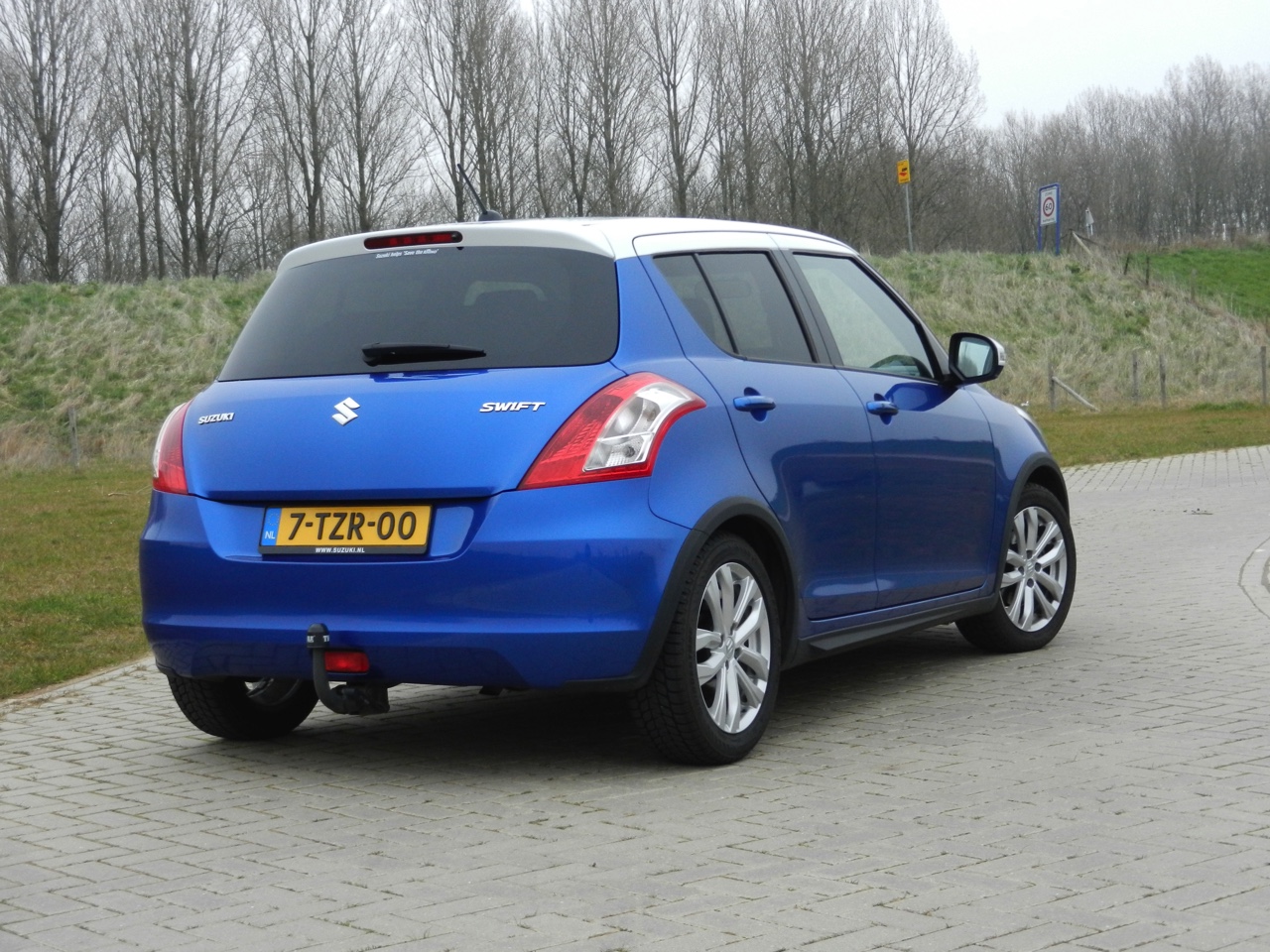 AutoVandaag rijdt met de Suzuki Swift om het werkelijke verbruik van de auto te vergelijken met andere Suzuki-rijders via de gratis Verbruiks-app.