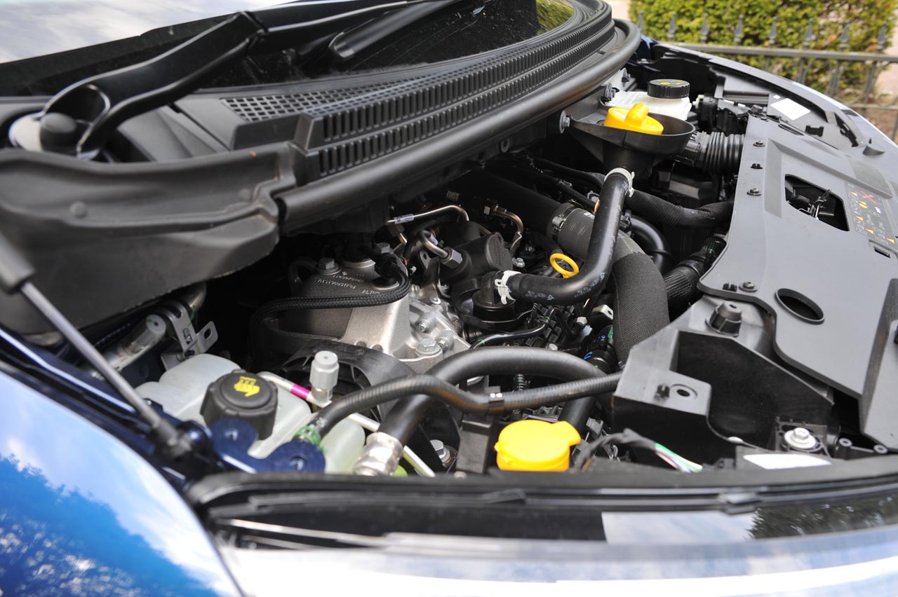 Renault levert drie nieuwe benzinemotoren in de Scnic, nu ook met automaat.