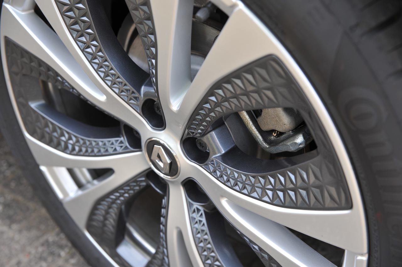 Renault levert drie nieuwe benzinemotoren in de Scnic, nu ook met automaat.