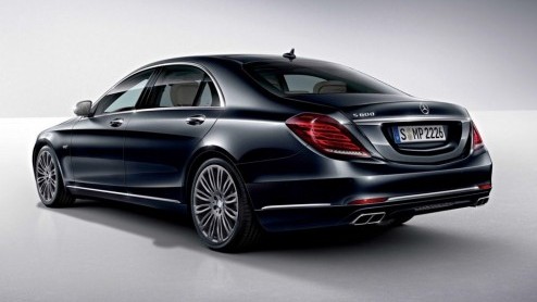 Enkele dagen voor zijn debuut op de NAIAS in Detroit ligt de brochure van de Mercedes-Benz S600 op straat. De twaalfpitter in de S-klasse schopt het tot 530 pk en 830 Nm koppel.