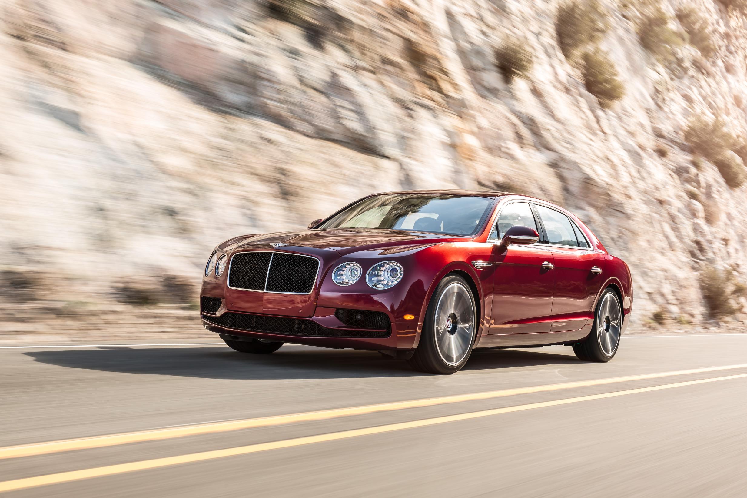 Bentley Flying Spur als V8 S extra sportief. De nieuwe uitvoering presenteert zich op de Autosalon van Geneve.