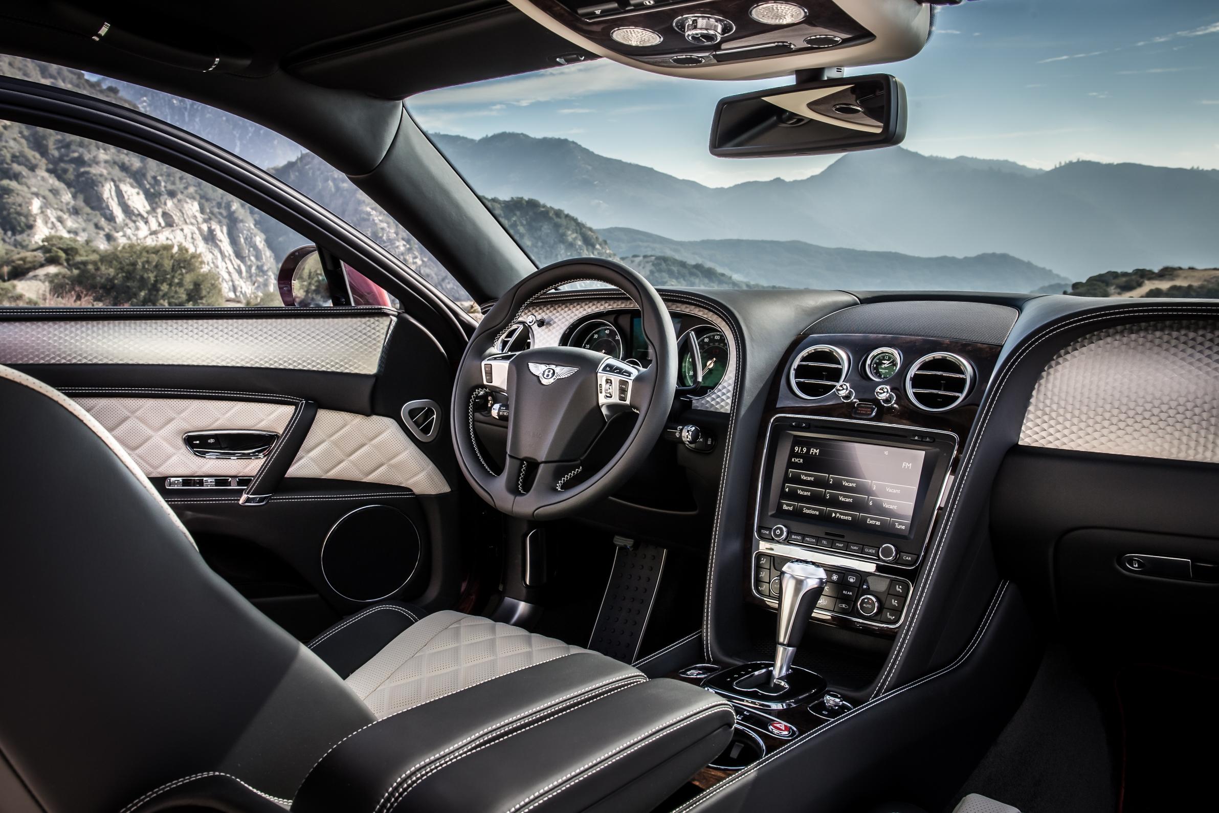 Bentley Flying Spur als V8 S extra sportief. De nieuwe uitvoering presenteert zich op de Autosalon van Geneve.