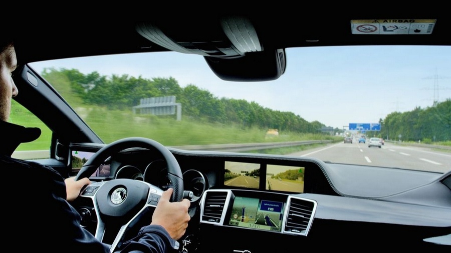 Japan heft de verplichting voor een buitenspiegel deze maand op. Wellicht verdwijnt de spiegel daarmee snel van de auto.