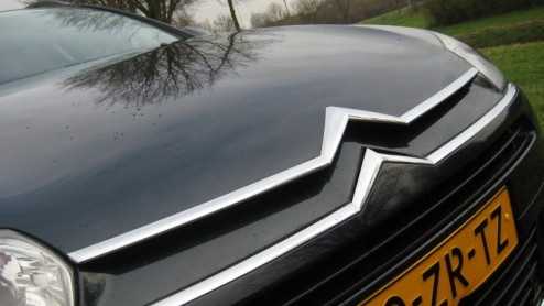In navolging van de nieuwe Citron C5 is daar ook de Tourer. Net als de Berline oogt de stationwagon wat Duitser en klimt hij zichtbaar op de degelijkheidsladder. Bij onze log maakte het traditione