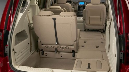 Begin volgende maand staat de nieuwe Chrysler Grand Voyager bij de dealers. De nieuwste generatie verschijnt alleen als Grand-variant, dus reken op een overvloed aan ruimte en veelzijdigheid. Er is