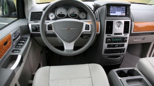 Begin volgende maand staat de nieuwe Chrysler Grand Voyager bij de dealers. De nieuwste generatie verschijnt alleen als Grand-variant, dus reken op een overvloed aan ruimte en veelzijdigheid. Er is
