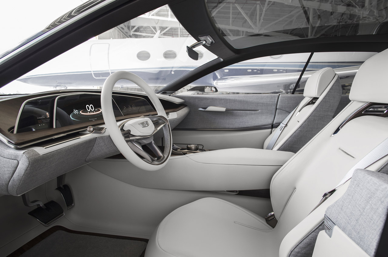 Cadillac heeft op Pebble Beach een nieuwe concept car genaamd Escala onthuld die als designstudie een voorbode zal zijn voor de designevolutie van het Amerikaanse luxemerk.