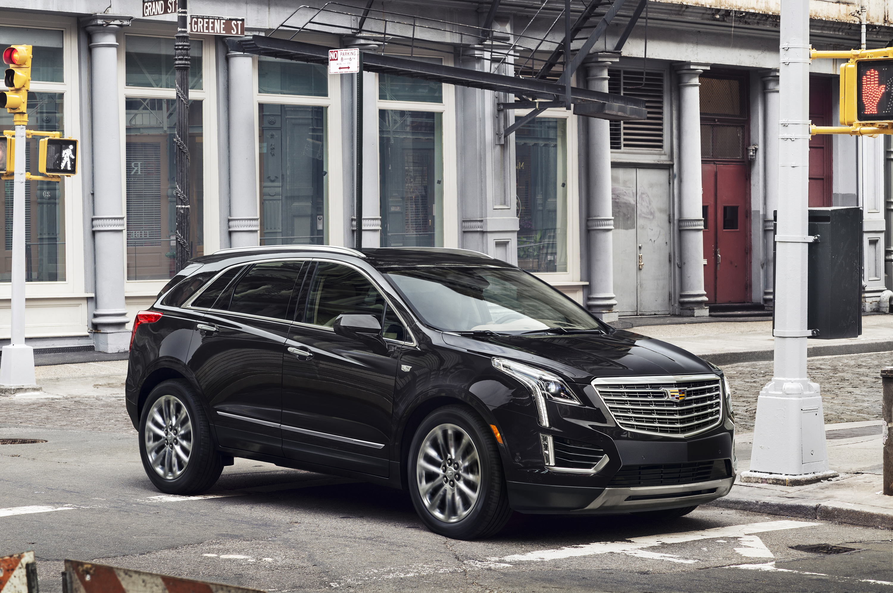 De Cadillac XT5 neemt het voortouw van een nieuwe SUV-generatie bij Cadillac. De XT5 volgt de SRX SUV op en komt in 2016 naar Europa.