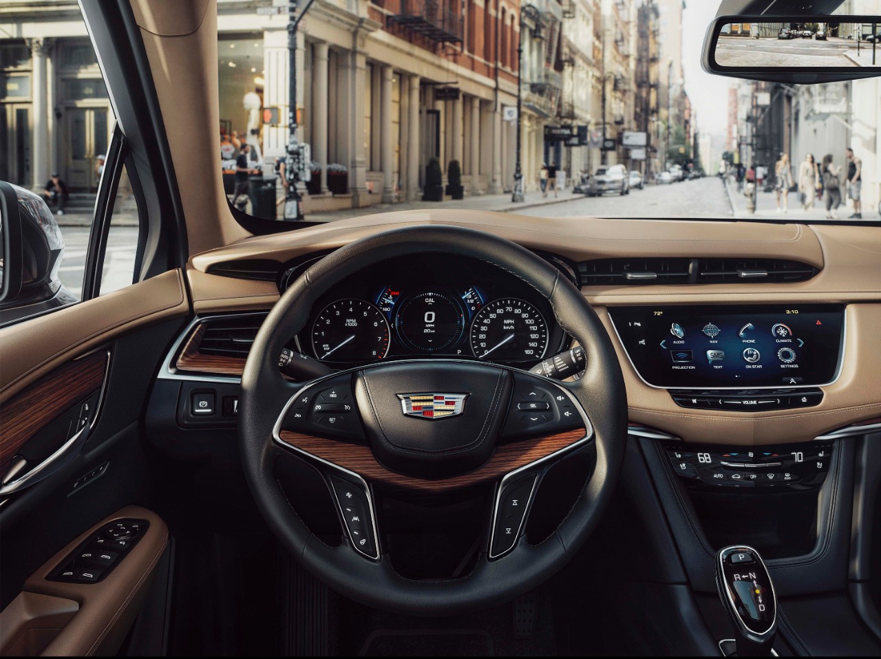 De Cadillac XT5 neemt het voortouw van een nieuwe SUV-generatie bij Cadillac. De XT5 volgt de SRX SUV op en komt in 2016 naar Europa.