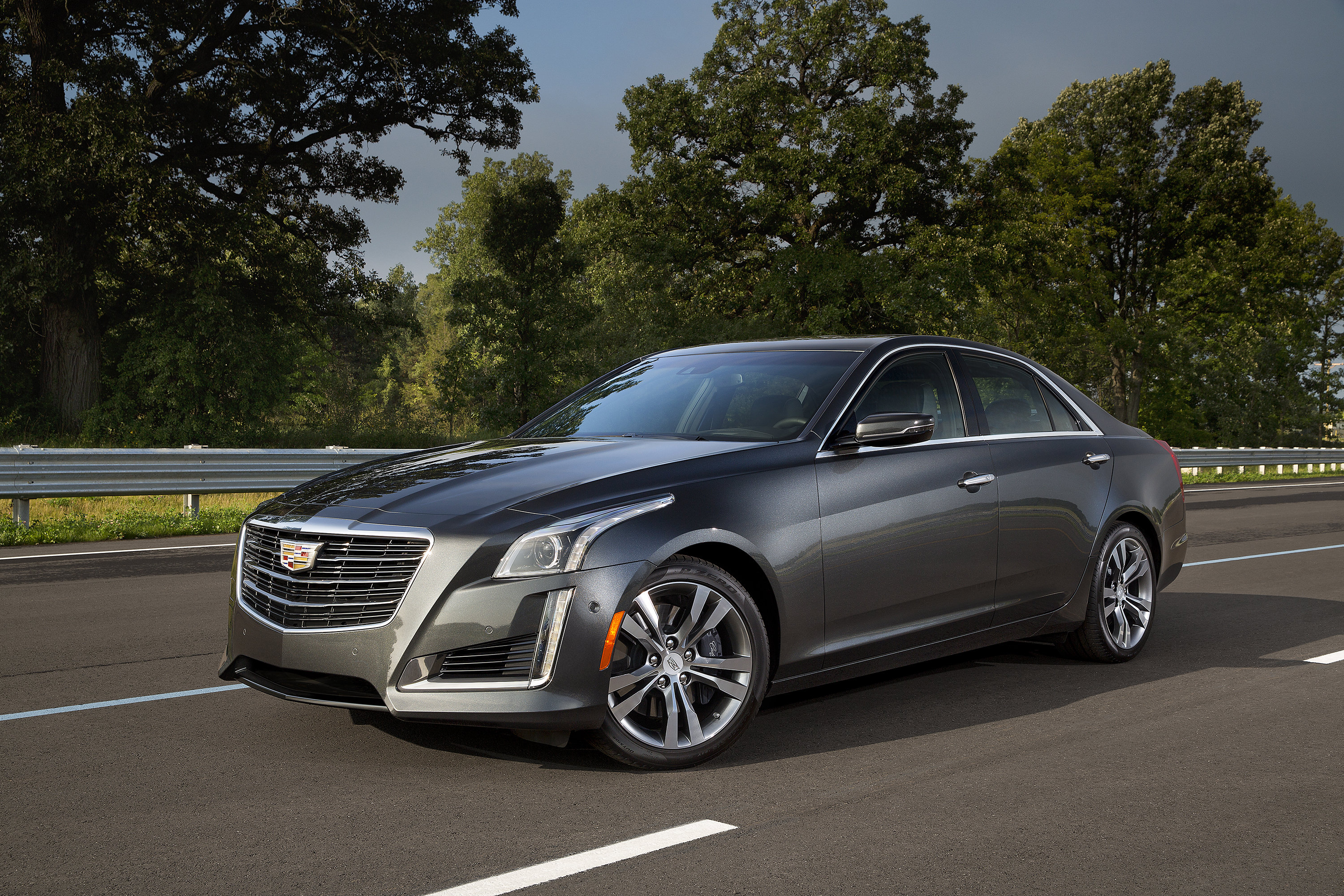 Cadillac neemt brandstofbesparende maatregelen met de introductie van stop/start-techniek, cilinderuitschakeling en een nieuwe achttrapsautomaat.