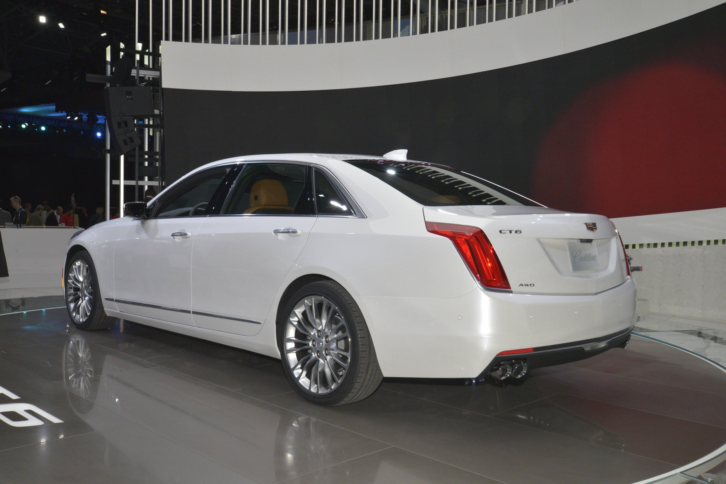 Na weken van teasers is het dan eindelijk zover. Op de vooravond van de New York International Auto Show heeft Cadillac het doek getrokken van de CT6, het nieuwe topmodel van het merk.