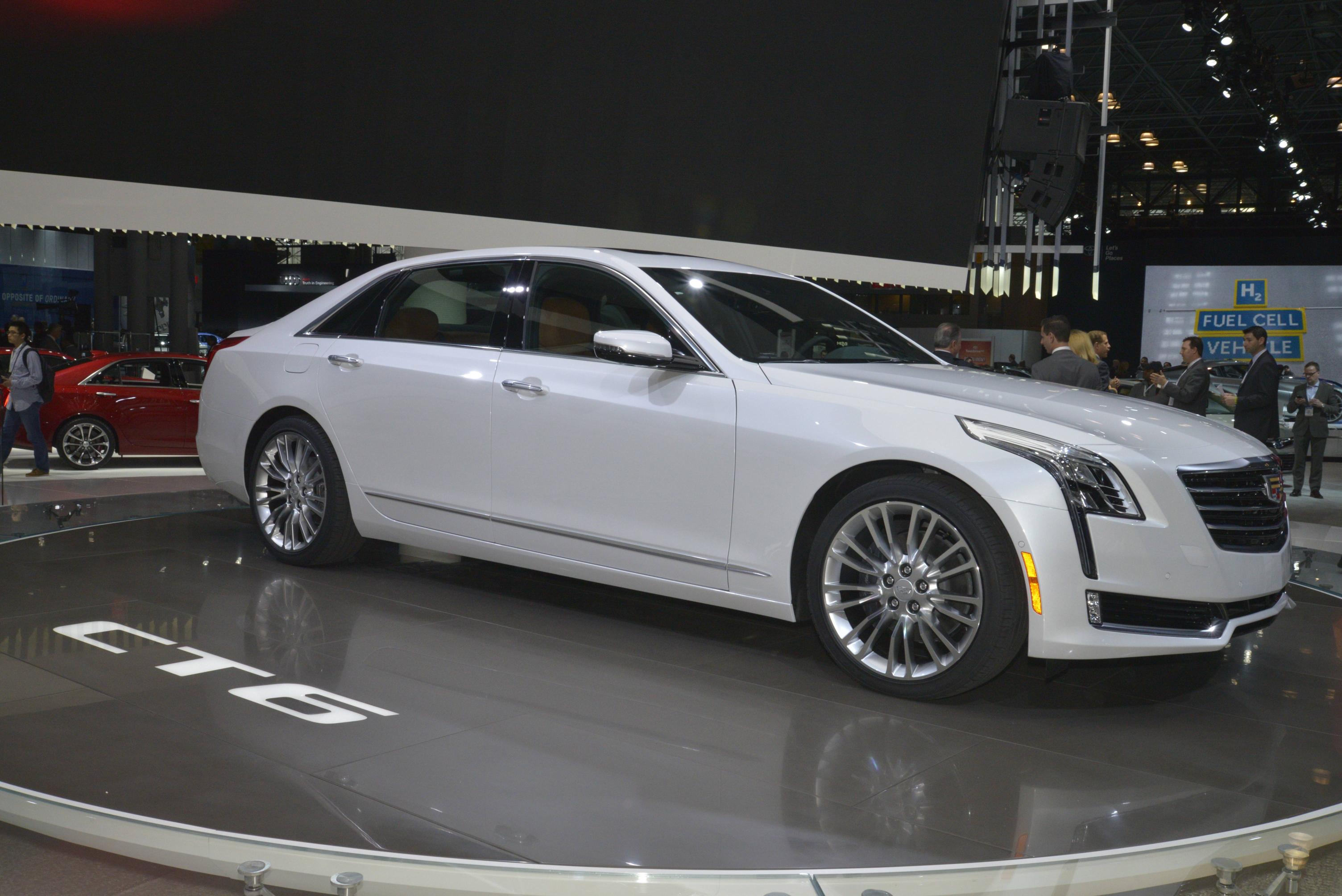 Na weken van teasers is het dan eindelijk zover. Op de vooravond van de New York International Auto Show heeft Cadillac het doek getrokken van de CT6, het nieuwe topmodel van het merk.