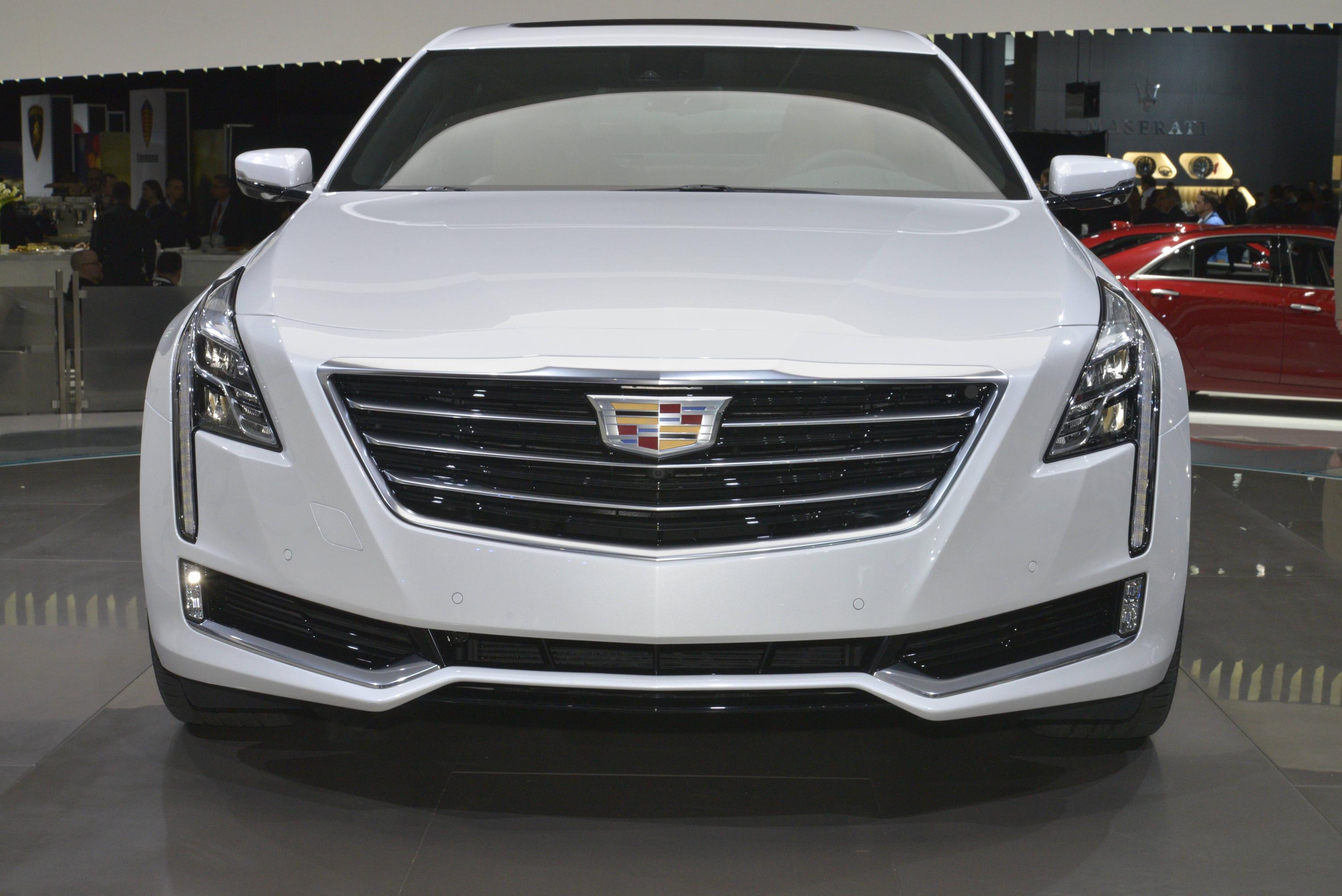 Na weken van teasers is het dan eindelijk zover. Op de vooravond van de New York International Auto Show heeft Cadillac het doek getrokken van de CT6, het nieuwe topmodel van het merk.