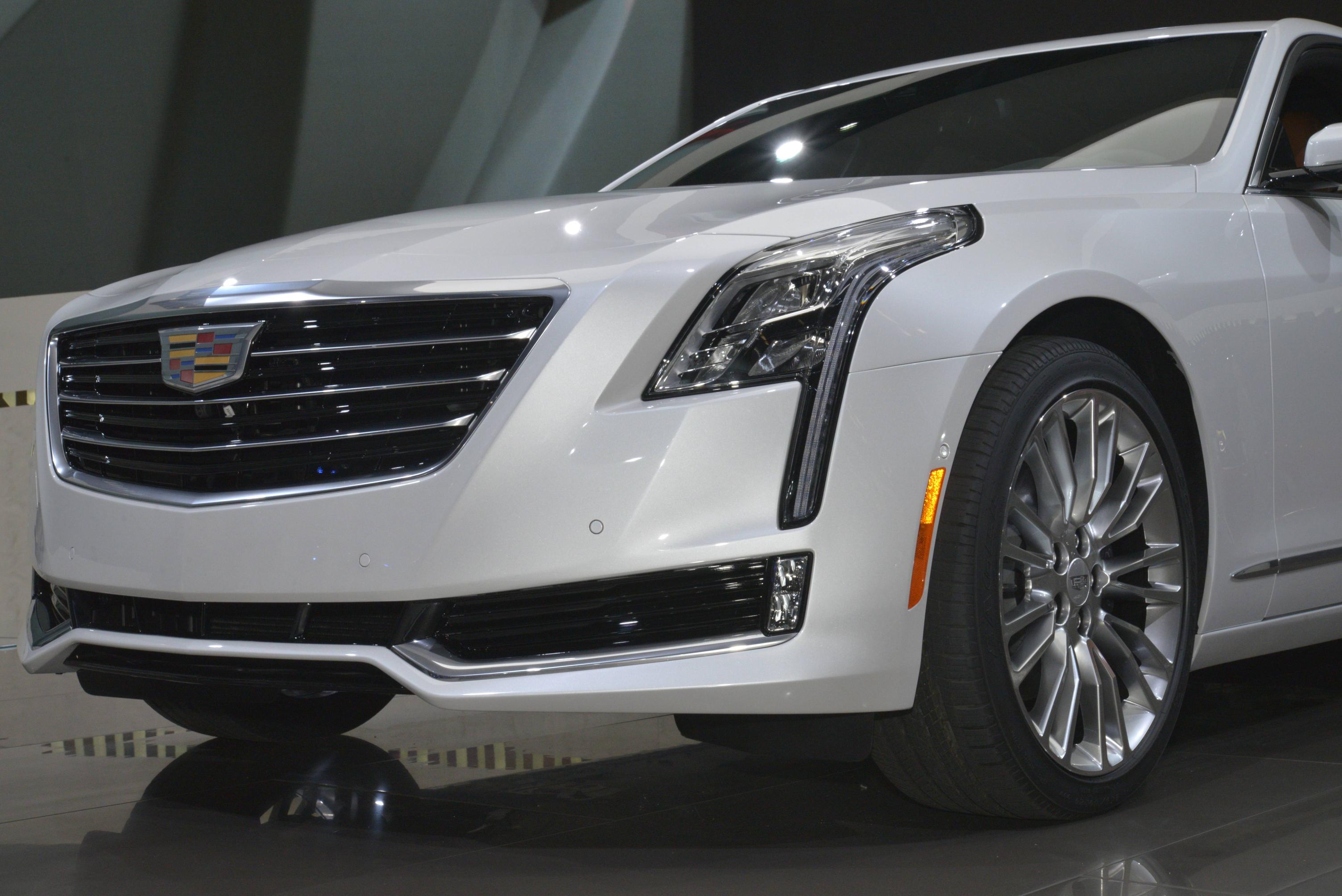 Na weken van teasers is het dan eindelijk zover. Op de vooravond van de New York International Auto Show heeft Cadillac het doek getrokken van de CT6, het nieuwe topmodel van het merk.
