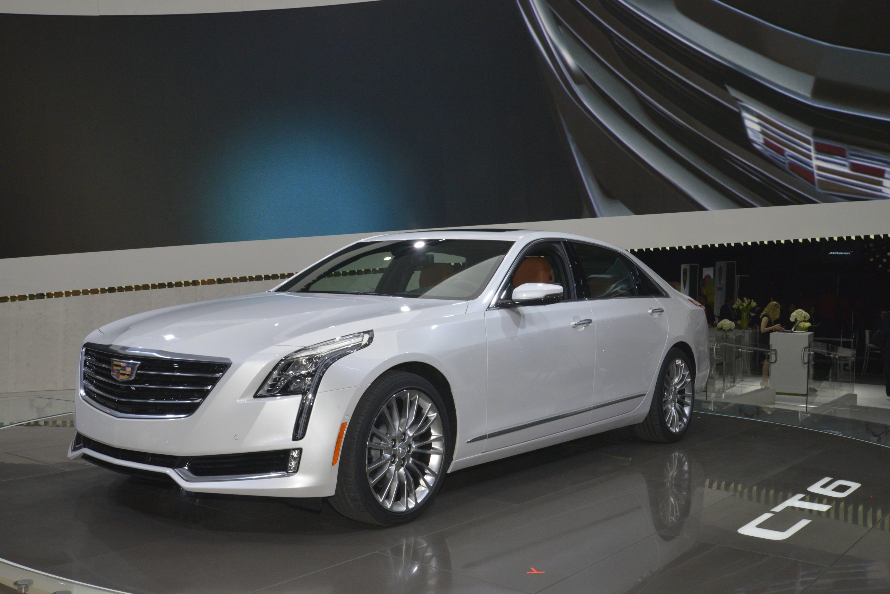 Na weken van teasers is het dan eindelijk zover. Op de vooravond van de New York International Auto Show heeft Cadillac het doek getrokken van de CT6, het nieuwe topmodel van het merk.