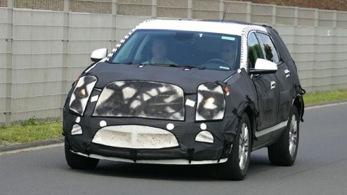 Wat Saab kan, kunnen wij ook. Of andersom natuurlijk. In iedergeval komt Cadillac met de BRX, eind volgend jaar. Deze voor Amerikaanse begrippen compacte crossover deelt zijn genen met de Saab 9-4X.