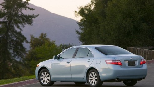 Met de lage dollarkoers is het voor sommigen verleidelijk om een auto in Amerika aan te schaffen en te importeren naar ons land. Het autobedrijf SCIS in Ammerstol haalt diverse modellen van Toyota uit