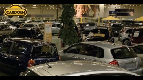 De Belgische autodealer Cardoen hoopt in de economische malaise de autoverkopen op te stuwen met een bijzondere actie, overgewaaid uit Amerika. Wie tot en met 15 december een auto aanschaft krijgt er 